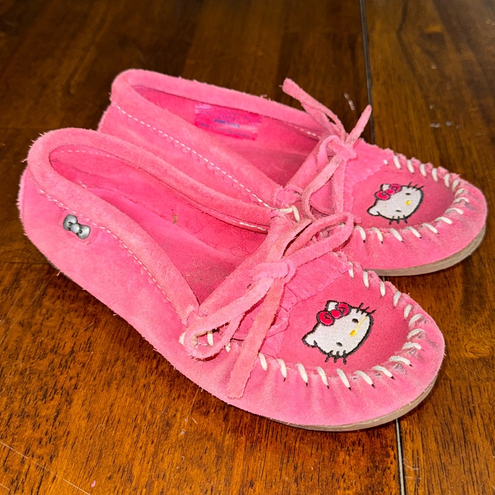 Hello Kitty X Minnetonka Moccasin Flats